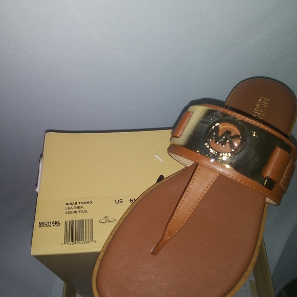 Michael Kors sandals Briar Thong Slide Sandals - Picture 5 of 8